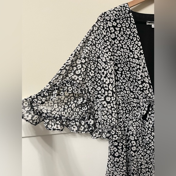HYFVE Animal Print Black & White Ruffle Romper Size Large - Picture 7 of 11